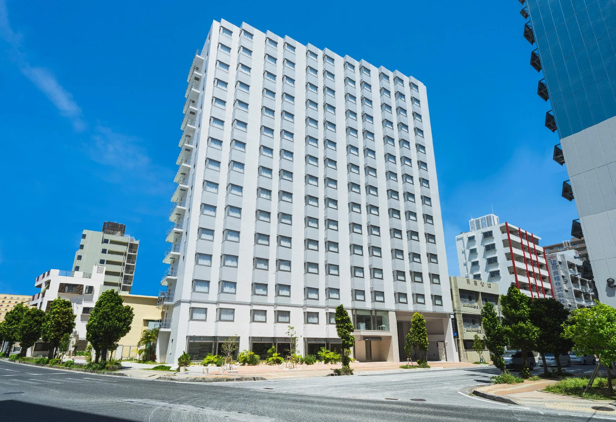 那霸倫勃朗風格飯店