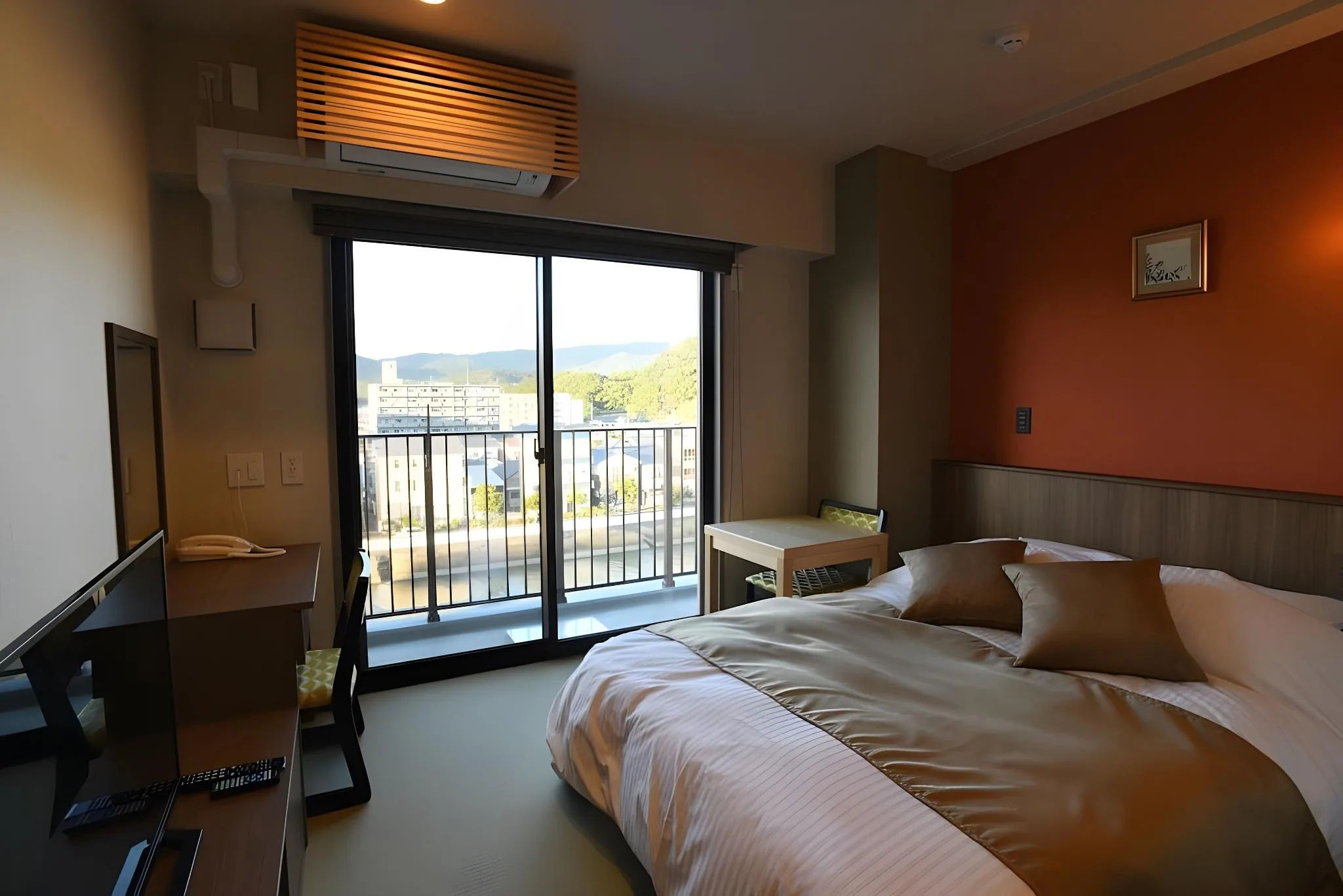 雙人房-附陽台 (Double Room with Balcony)