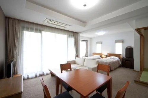 豪華公寓 (Deluxe Apartment)