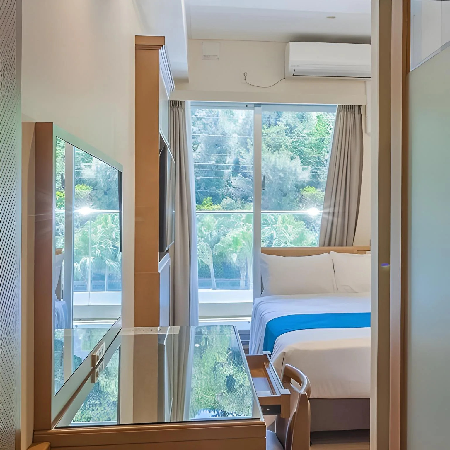 半雙人間 (Semi Double Room)