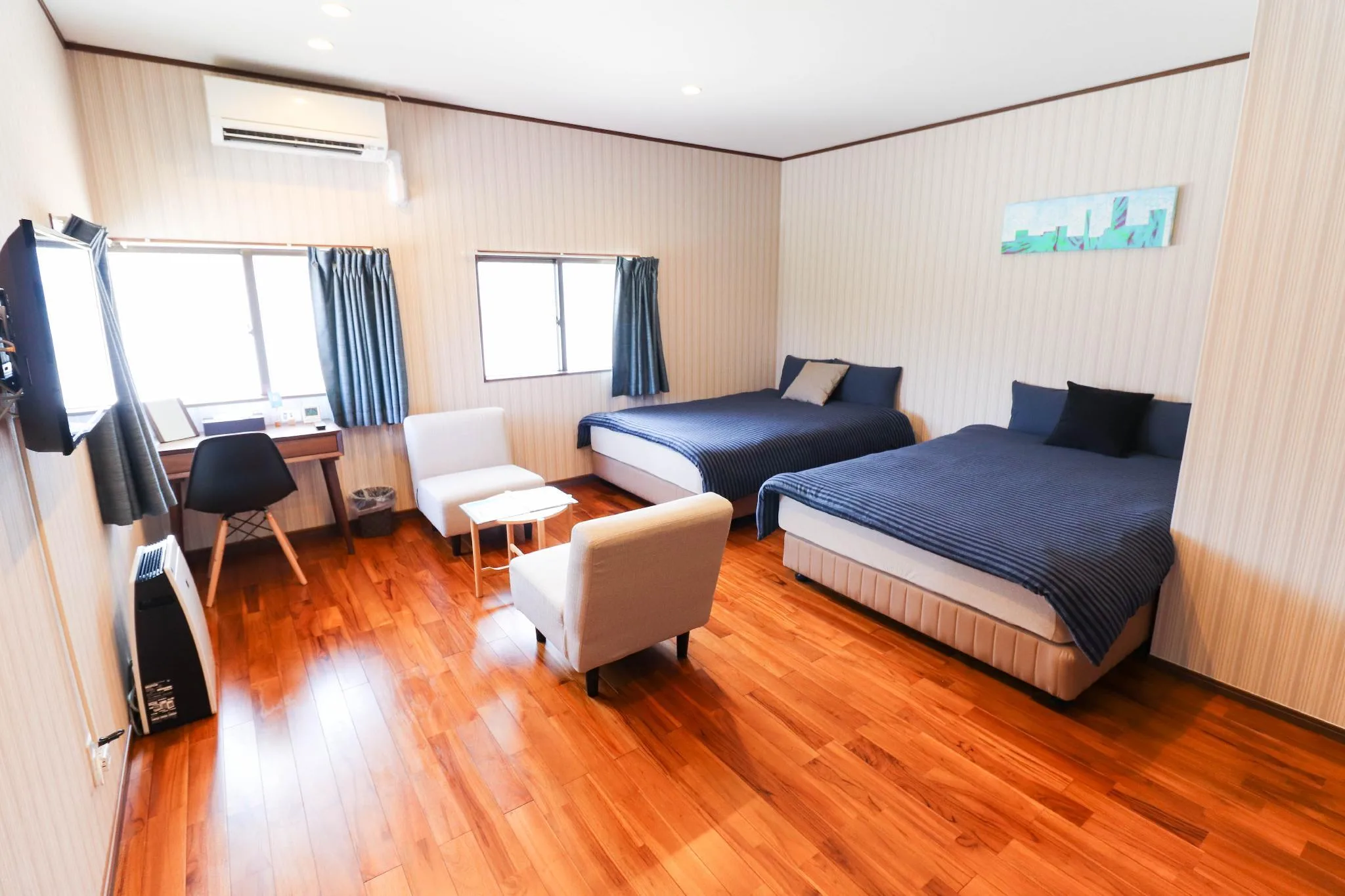 單室套房公寓103 (Studio Apartment 103)