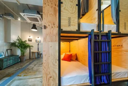 女性宿舍房的 1 個上下鋪床位 (Bunk Bed in Female Dormitory Room)