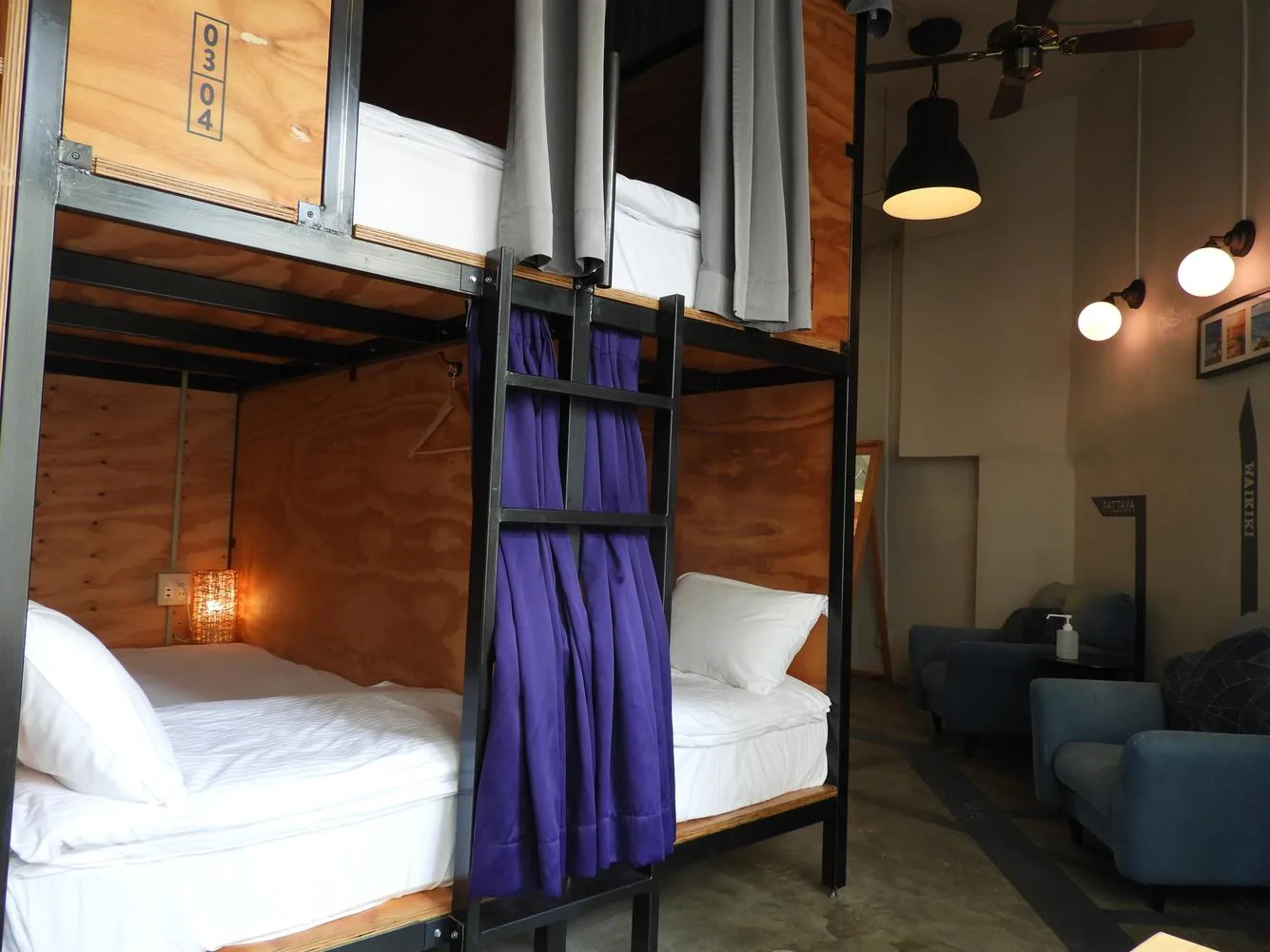6人女生宿舍 (6 Bed Female Dormitory)