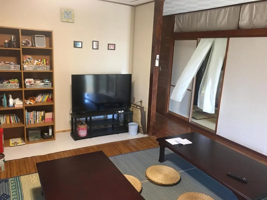 客房(兩床) - 需共用衛浴 (Twin Room with Shared Bathroom)