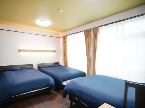 三臥室公寓 (Three-Bedroom Apartment)
