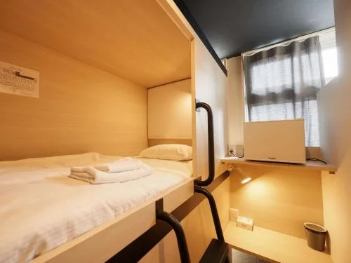膠囊房B(男女混合樓層) - 限住1人/需共用衛浴 (Mixed Gender Floor Cabin B for 1 Person with Shared Bathroom)
