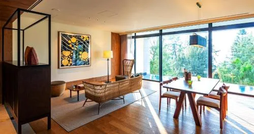 雙臥室套房 (Two-Bedroom Suite)