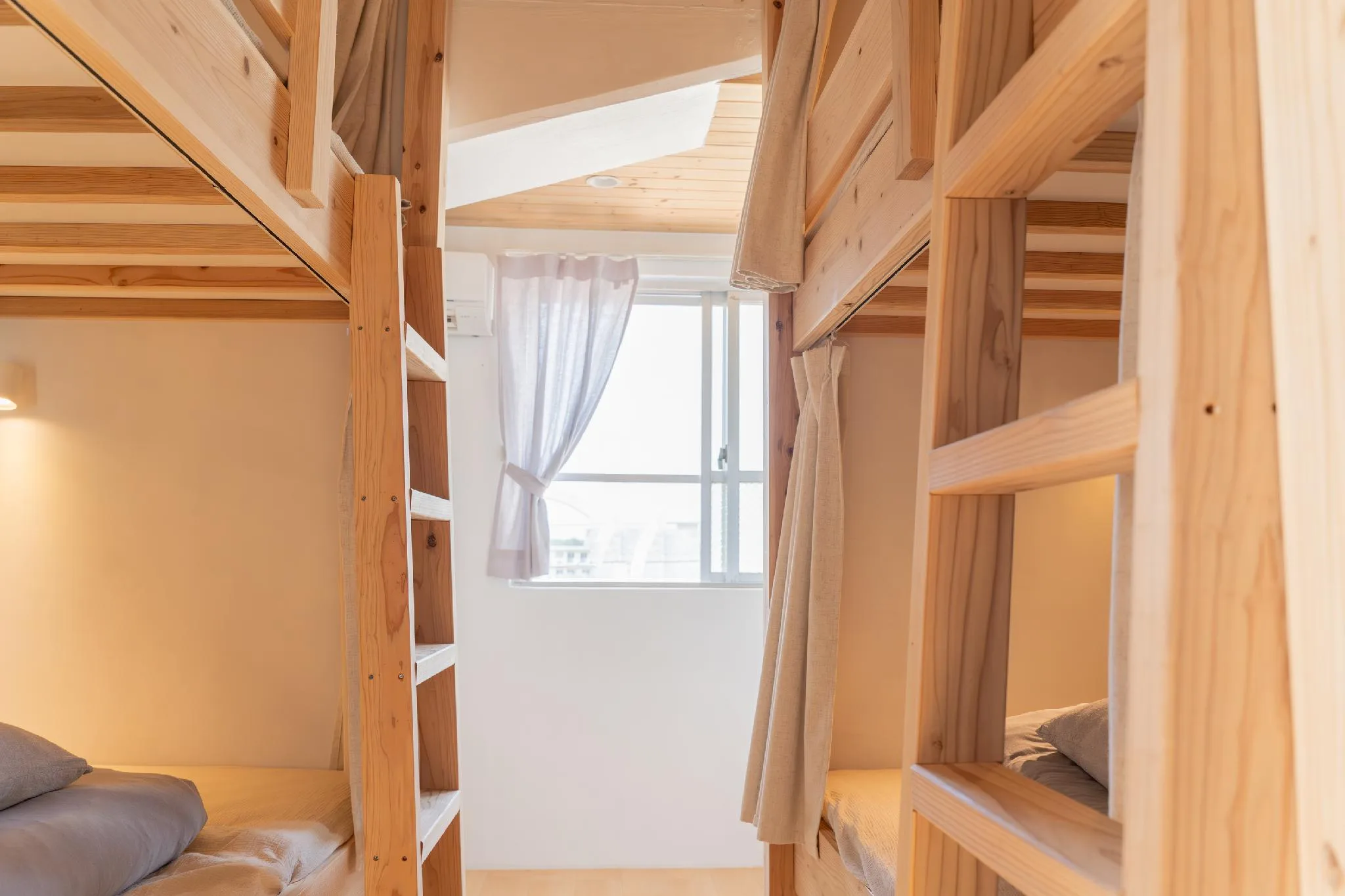 女士合住房 (Ladies' Dormitory Room)