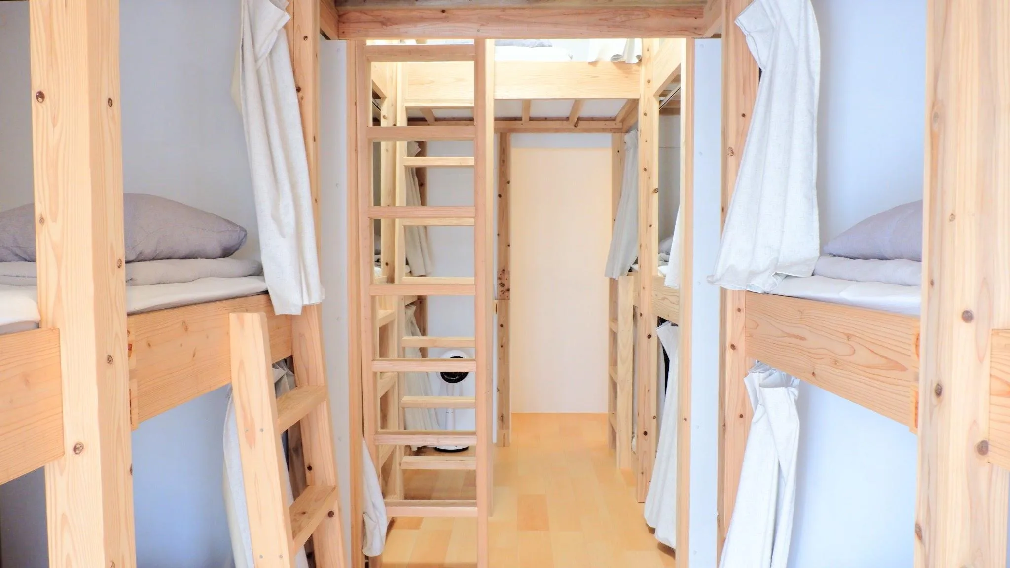 男女混合宿舍 (Mixed Dorm)