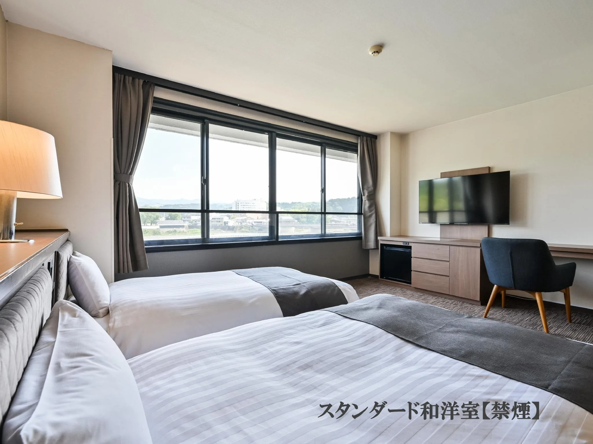 和洋式房間 (Japanese-Western Style Room)