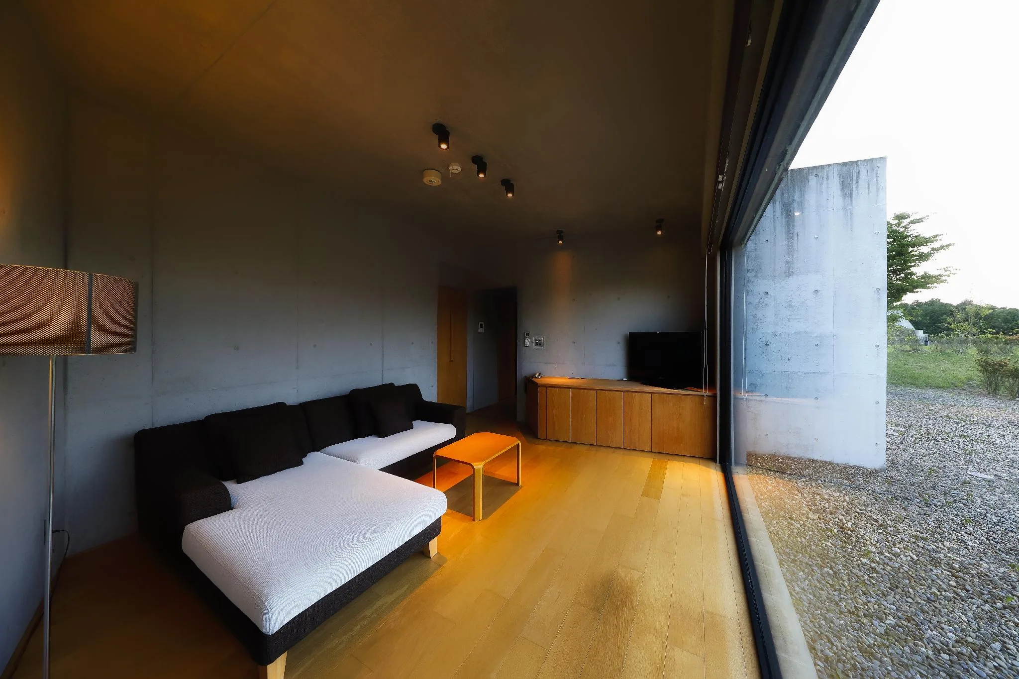 豪華西式客房(兩床) - 有半露天浴池/禁菸 (Deluxe Western Style Twin Room with Semi-Open-Air Bath - Non-Smoking)