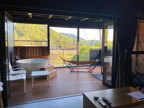 豪華露營別墅 (Glamping Cottage)