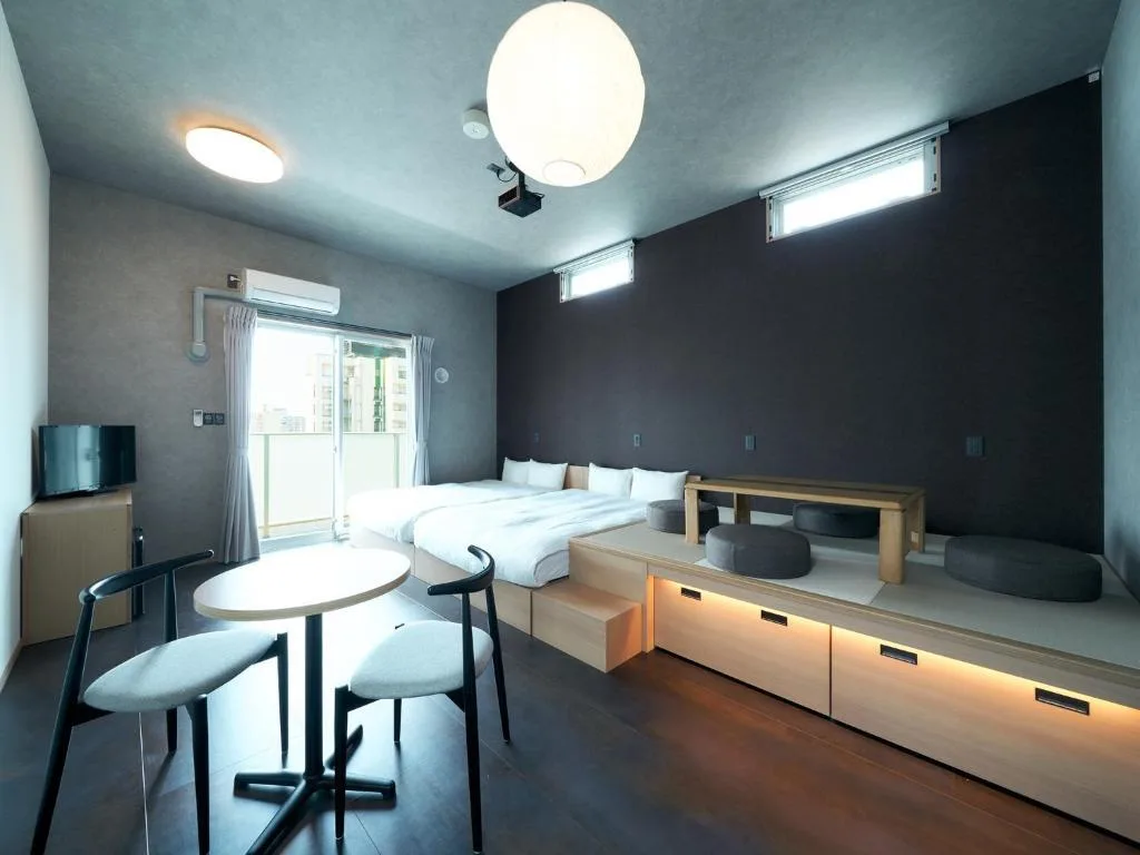 客房 (Room 4)
