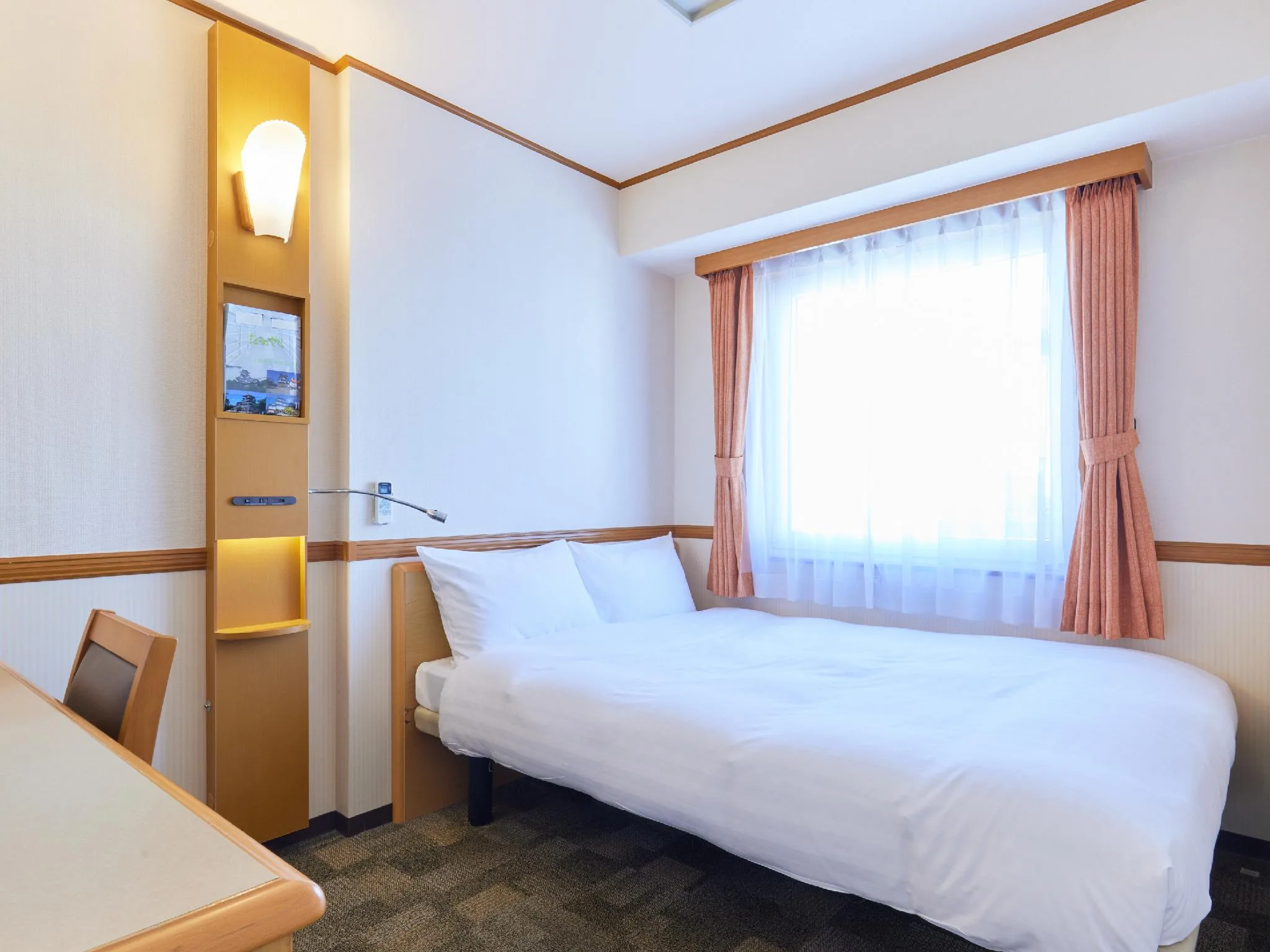 經濟雙人房 - 可吸菸 (Economy Double Room Smoking)