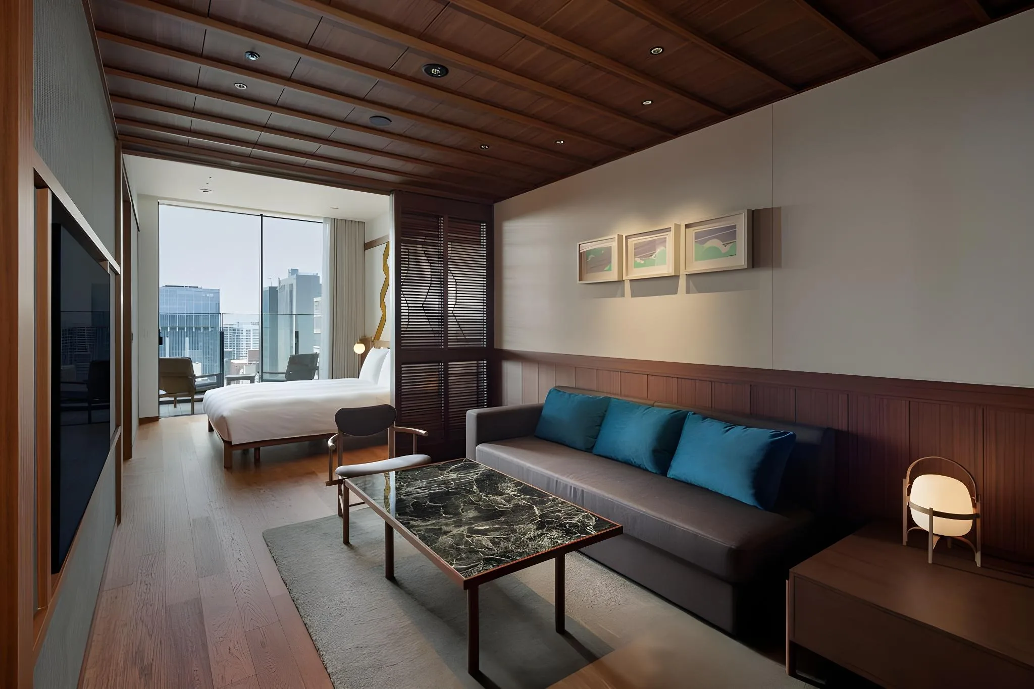 特大雙人床房-附陽台 (King Room with Balcony)