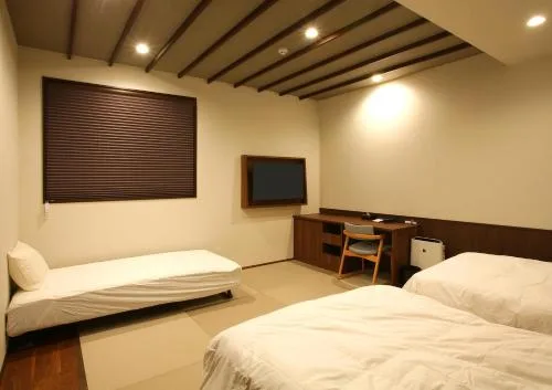 家庭房-附衛浴 (Family Room with Bathroom)