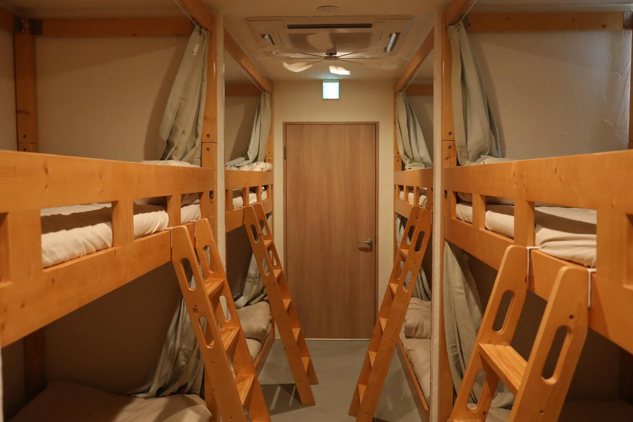 私人8床宿舍間 (Private 8-Bed Dormitory Room)