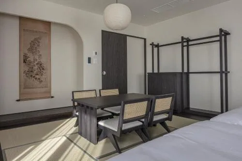 雙臥室套房 (Two-Bedroom Suite)