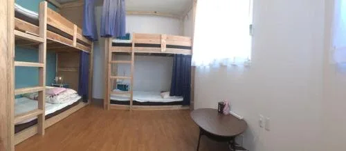 家庭房-附共用衛浴 (Family Room with Shared Bathroom)